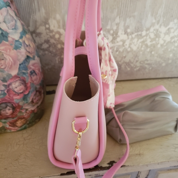 PRETTIEST PINK VEGAN LEATHER SCARF BAG WITH POUCH - Picture 4 of 7